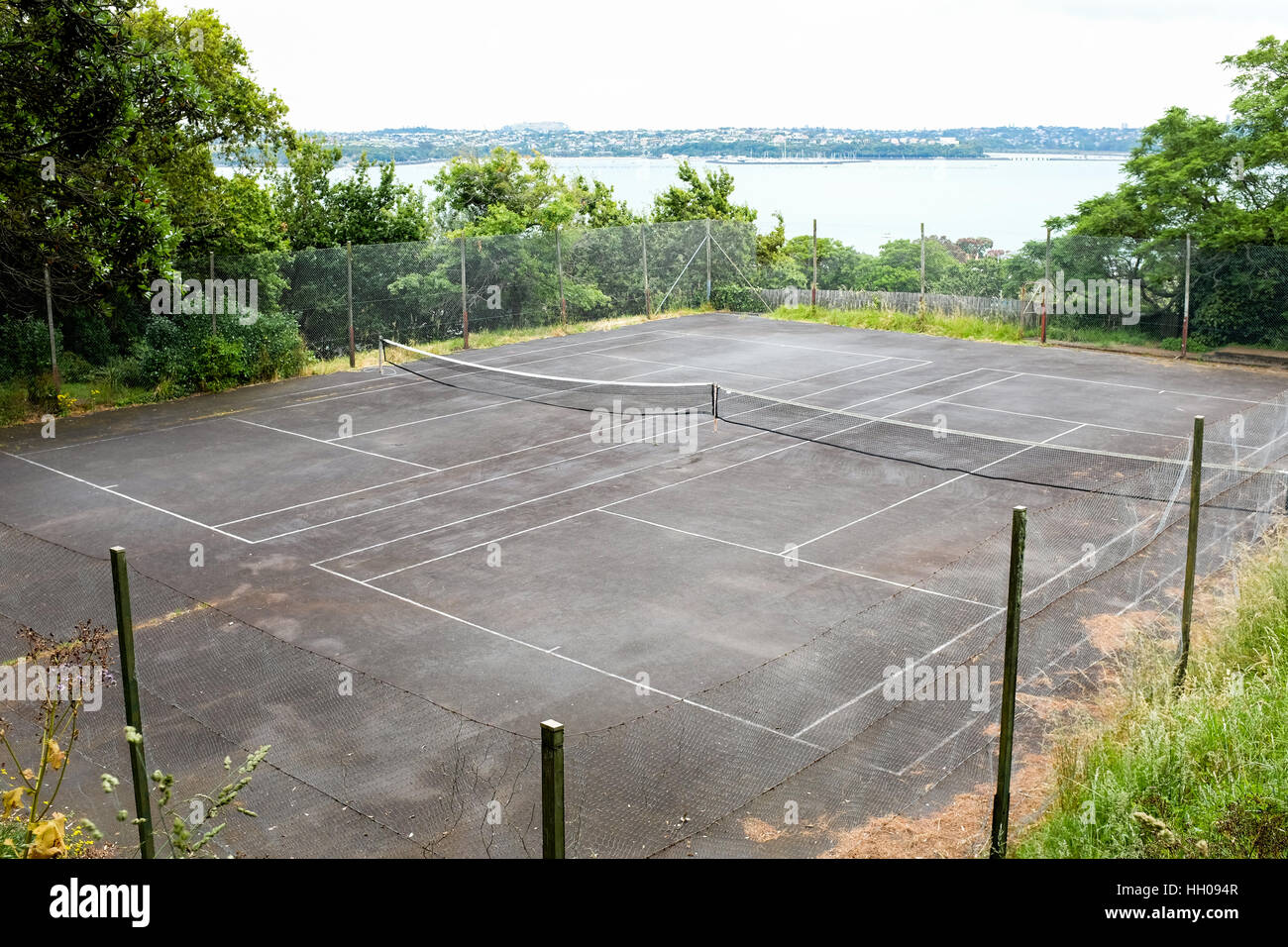 Leere Tennisplätze. Stockfoto