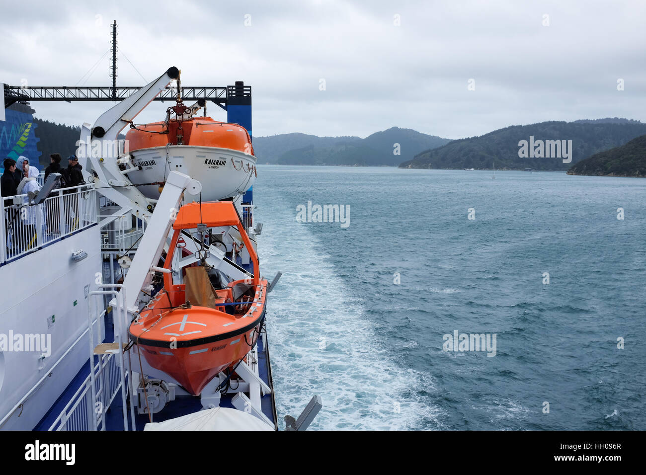 Rettungsboote auf Kaiarahi Interislander Fähre in Neuseeland. Stockfoto