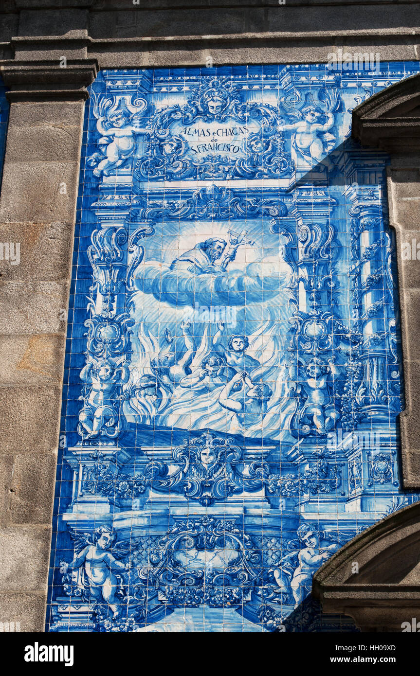 Portugal: Capela Das Almas, Chapel of Souls oder Santa Catarinas Kapelle, die Kirche von Porto berühmt für seine azulejos Stockfoto