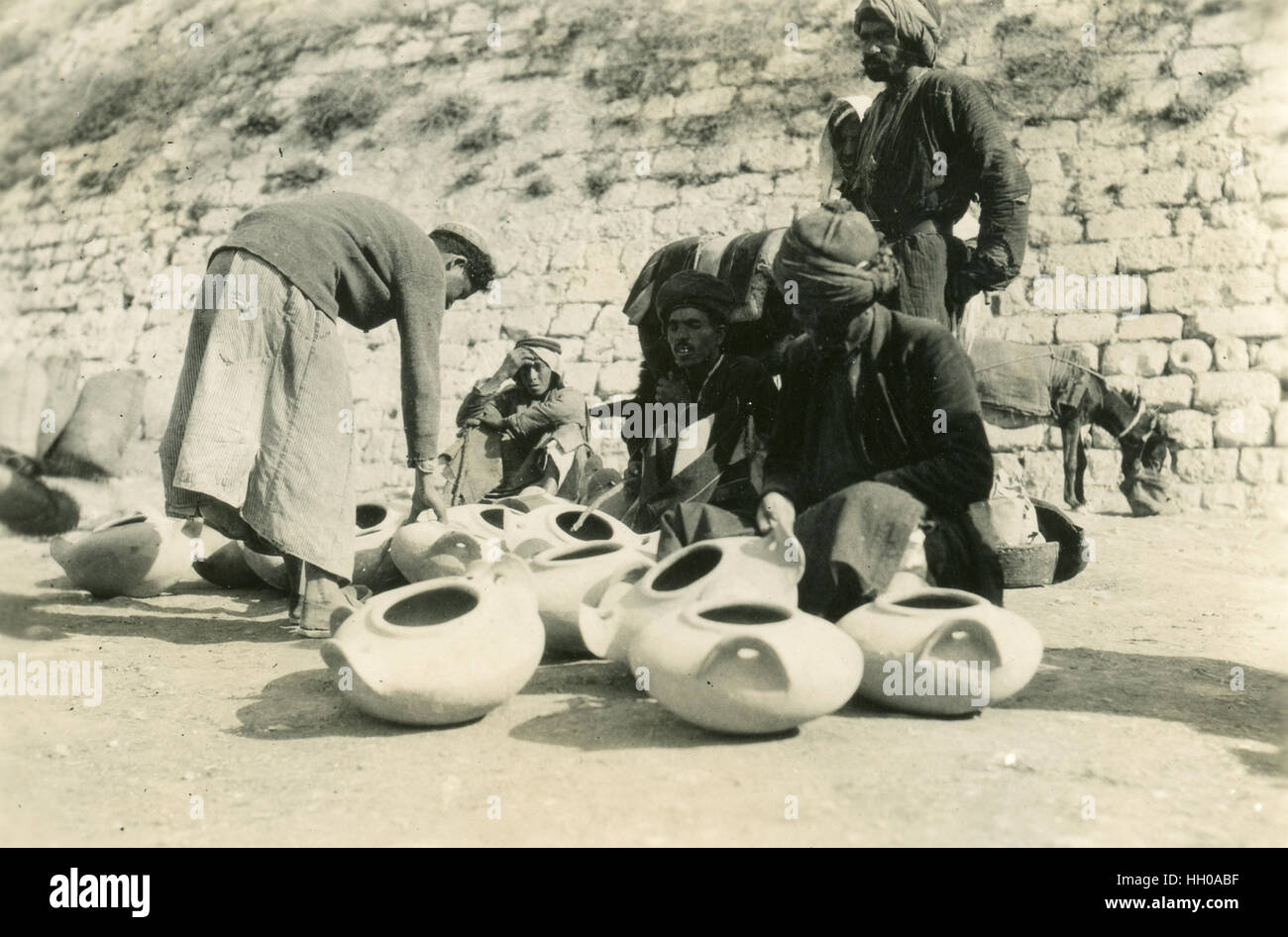 Wasserträger aus dem Gihon Frühling Bereich Jerusalem 1946 Stockfoto