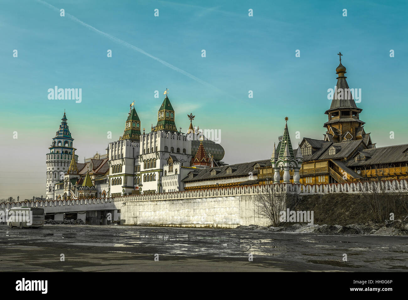 Izmaylovsky Kreml zu Beginn des Frühlings Stockfoto