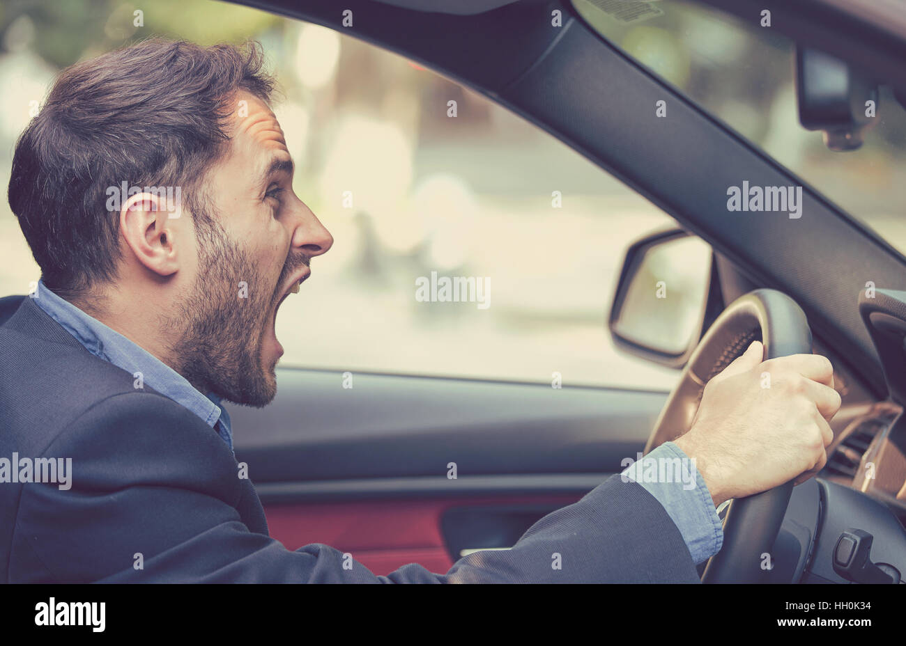 Seite Profil böse Fahrer. Negative Emotionen Gesicht Ausdruck Stockfoto