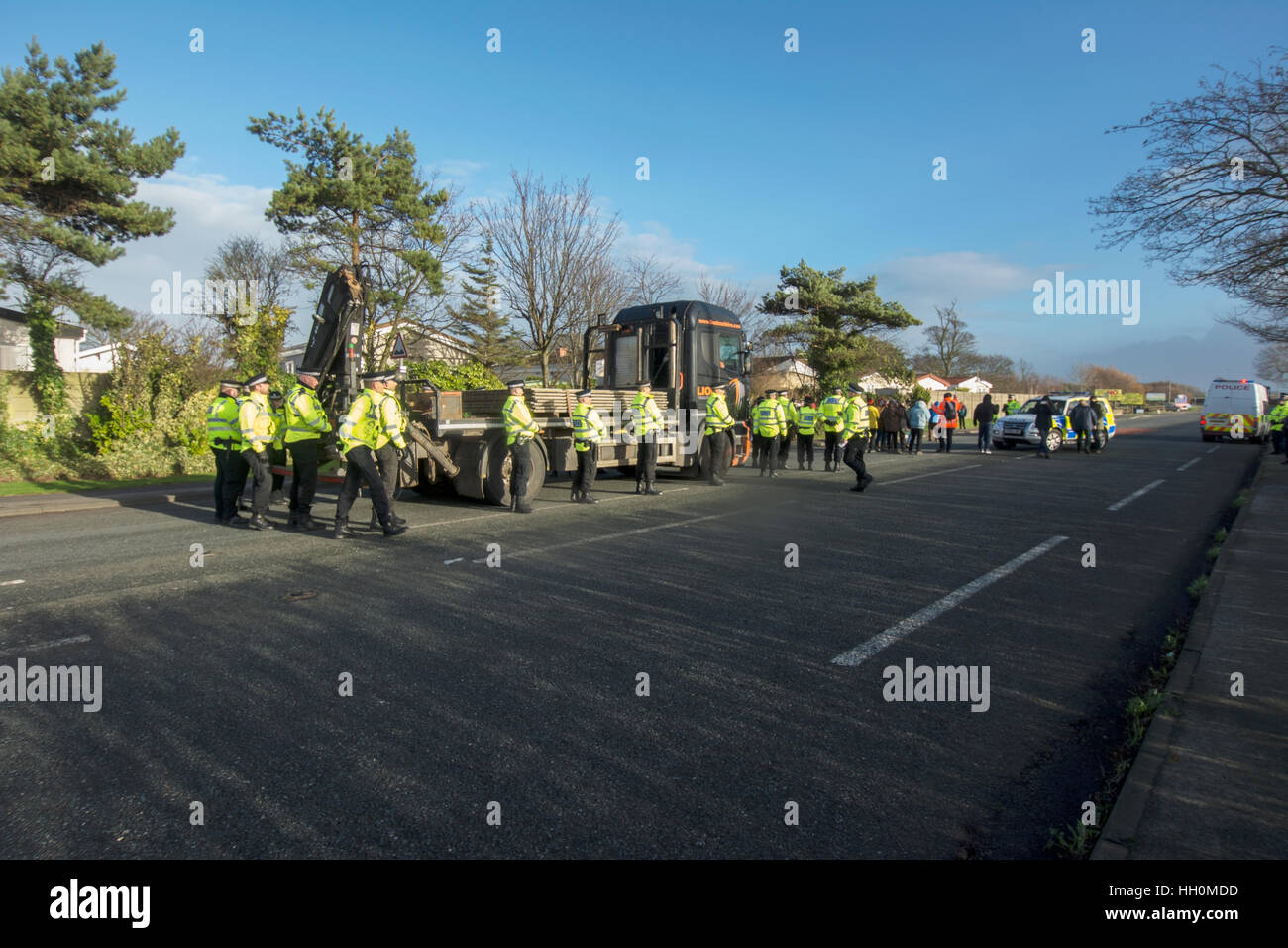 Anti-Fracking Protest an der Cuadrilla Preston neue Straße Shalegas Site an wenig Plumpton in der Nähe von Blackpool. Polizei geschlossen die Spur. Stockfoto