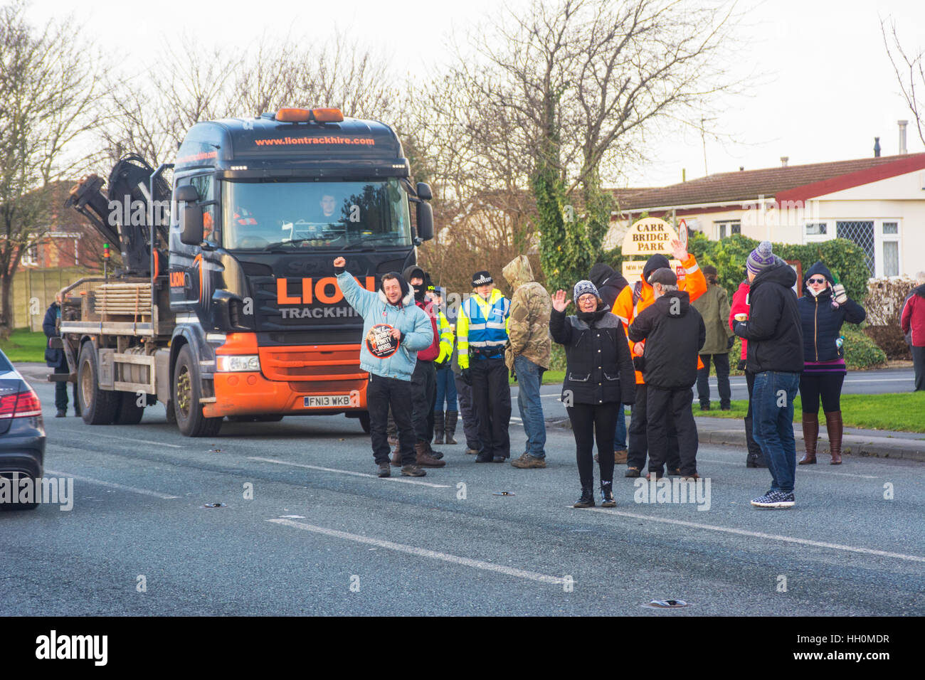 Anti-Fracking Protest an der Cuadrilla Preston neue Straße Shalegas Site an wenig Plumpton in der Nähe von Blackpool. Polizei geschlossen die Spur. Stockfoto