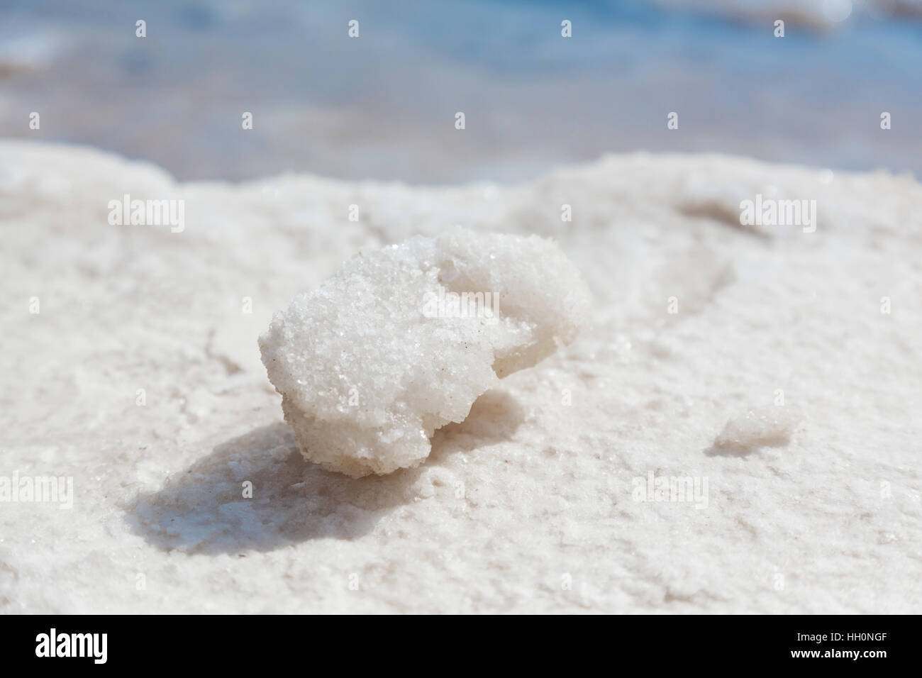 Natürliche Salzkristalle am Toten Meer - der tiefste Punkt der Erde Stockfoto