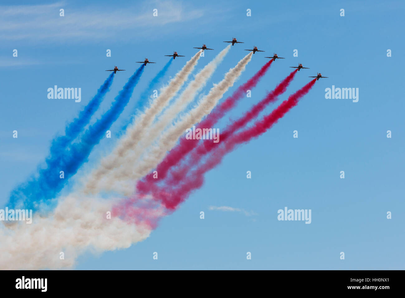 RAF rote Pfeile Display Team im Flug nachgestellte farbigen Rauch über Wickenby Flugplatz Stockfoto