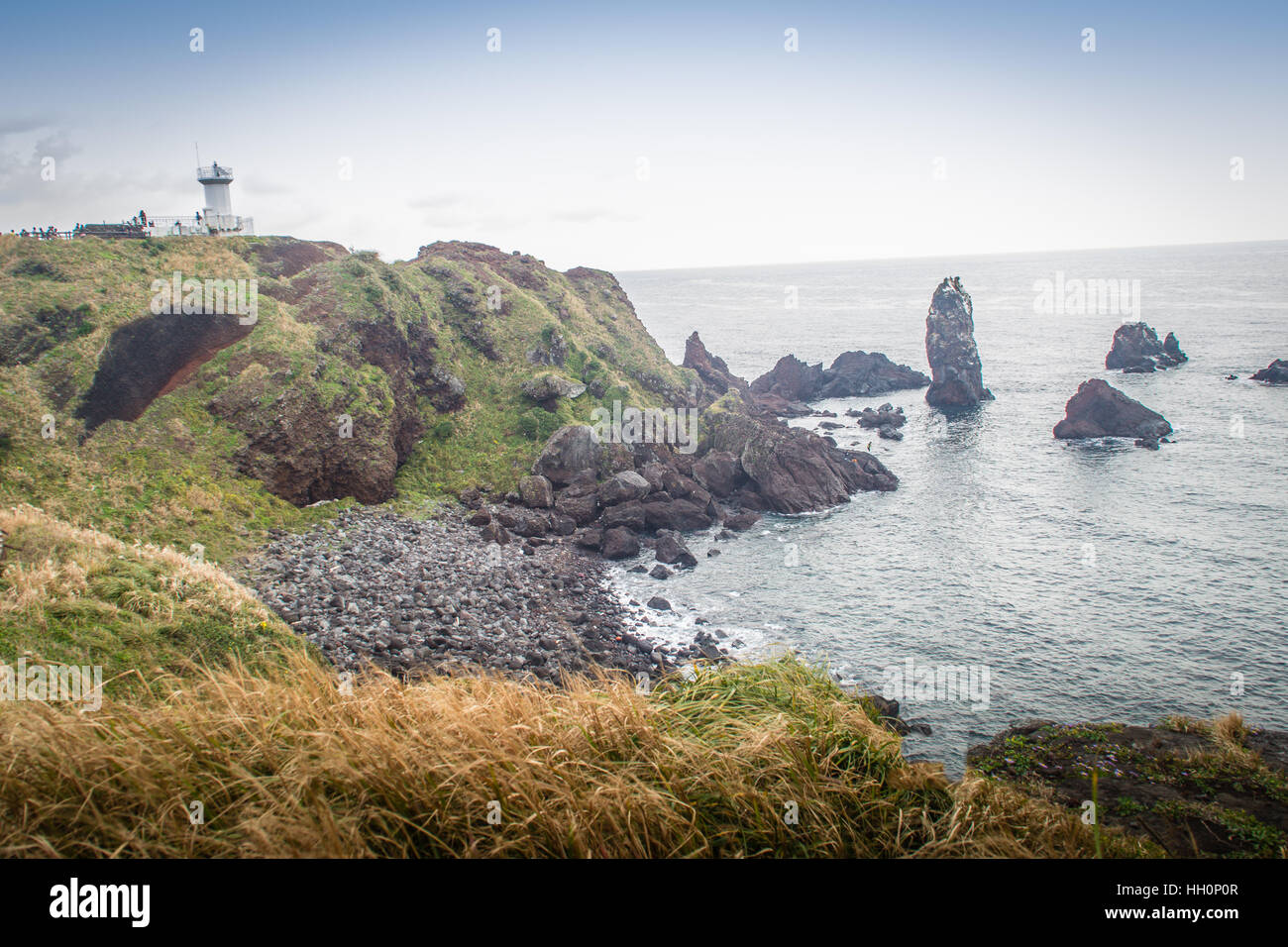 Leuchtturm, das Ziel von Trekking in Seopjikoji. Das Hotel liegt am Ende von der Ostküste der Insel Jeju, Südkorea Stockfoto