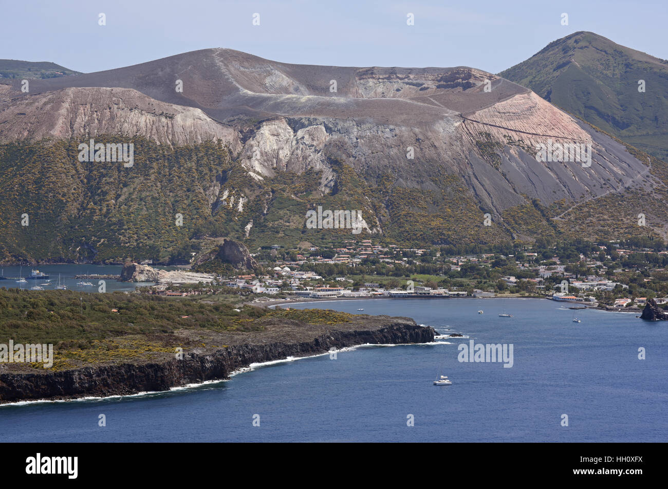 Vulcano und Vulcanello Inseln angesehen von Lipari Stockfoto