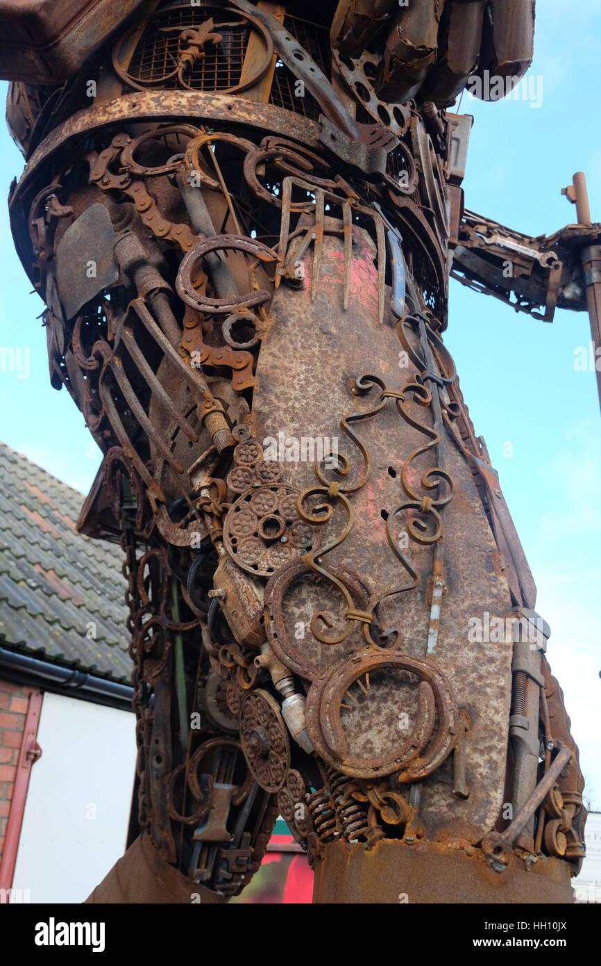 Metall Soldat, die eindringliche von Martin Galbavy, Dorset, England. Eine Skulptur aus Altmetall hergestellt. Stockfoto