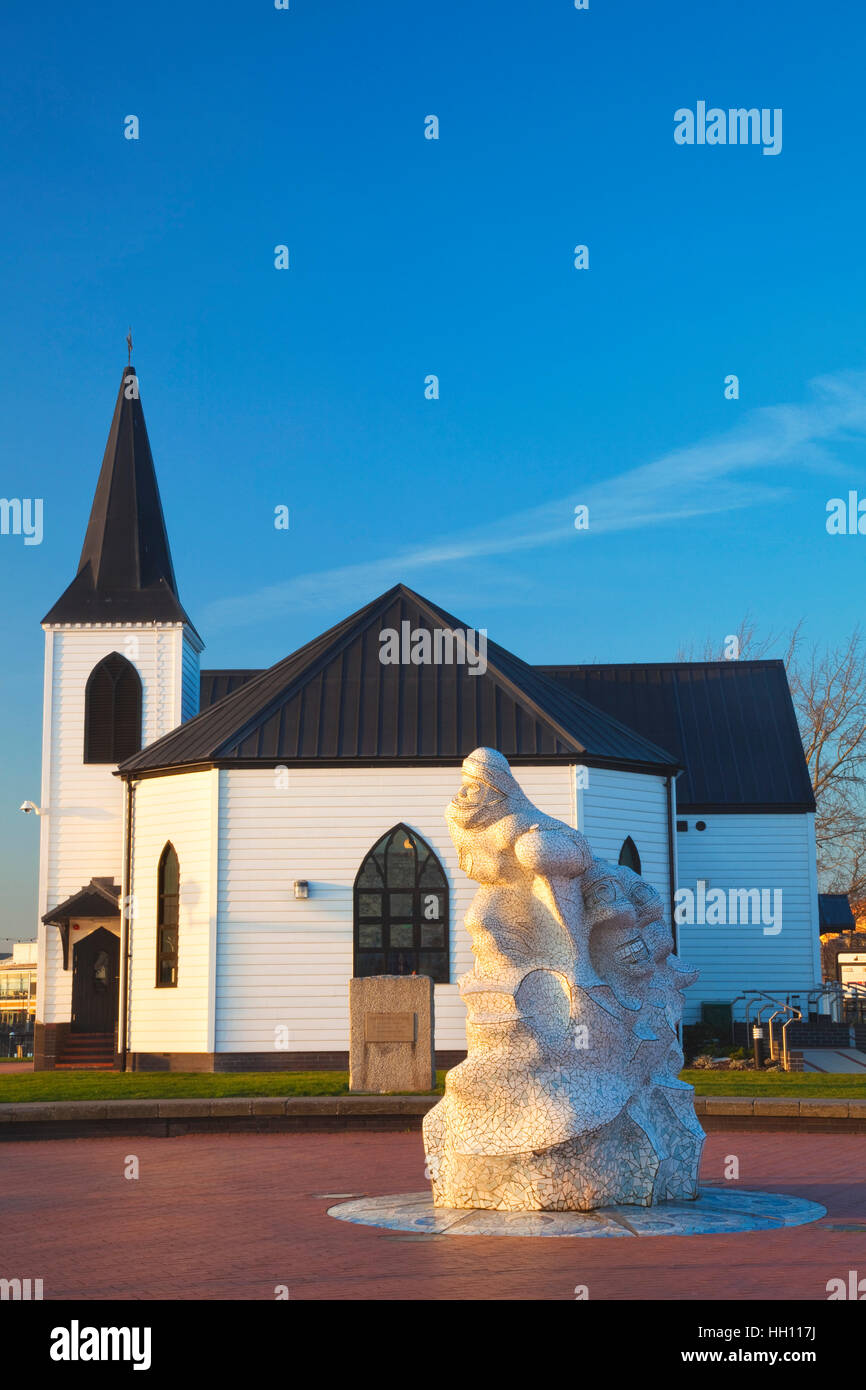 Captain Scott Skulptur, norwegische Kirche, Bucht von Cardiff, Wales, UK Stockfoto