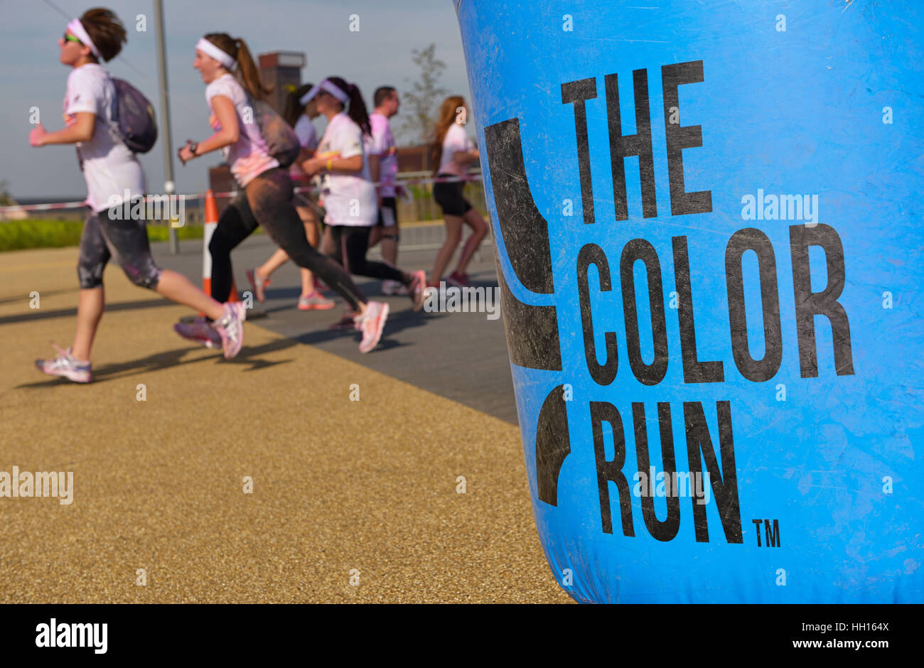 Liebe Läufer konkurrieren in London Farbe laufen 2014 Stockfoto