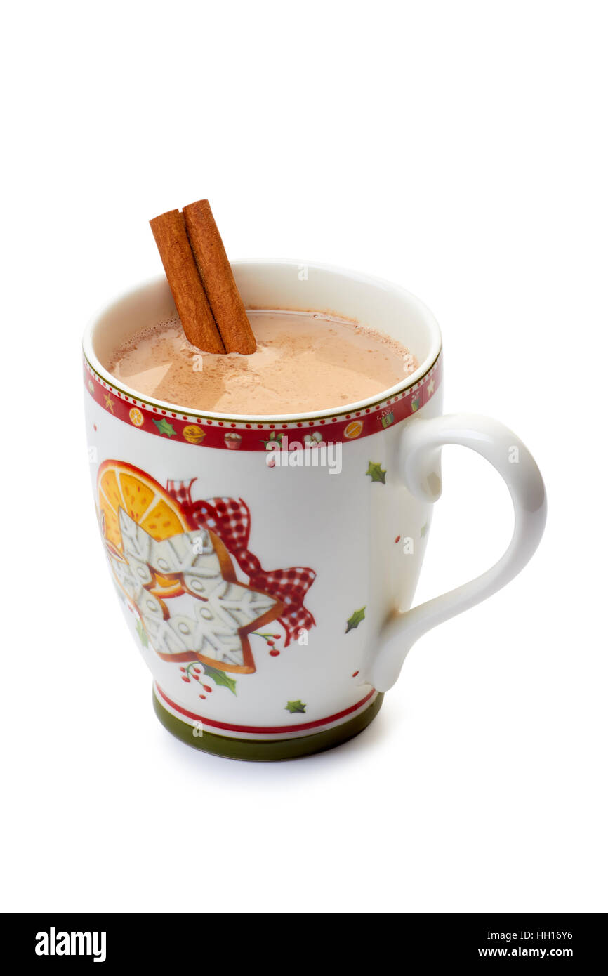 Tasse heiße Schokolade mit Zimtstange auf weiß Stockfoto