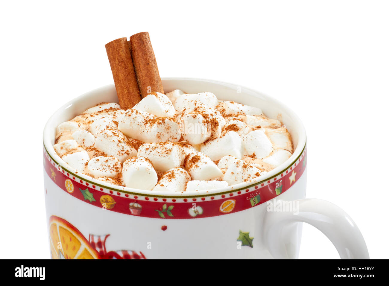 Heiße Schokolade mit Marshmallows und Zimtstange Nahaufnahme auf weiß Stockfoto