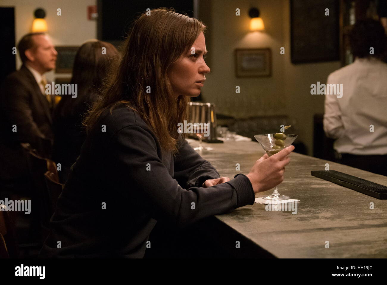 Erscheinungsdatum: 7. Oktober 2016 Titel: The Girl on The Train STUDIO: DreamWorks Bilder Direktor: Tate Taylor PLOT: eine geschiedene Frau verstrickt in eine fehlende Personen-Untersuchung, die verspricht, Schockwellen während ihres ganzen Lebens schicken Darsteller: Emily Blunt als Rachel (Credit: © DreamWorks Pictures/Entertainment Bilder) Stockfoto