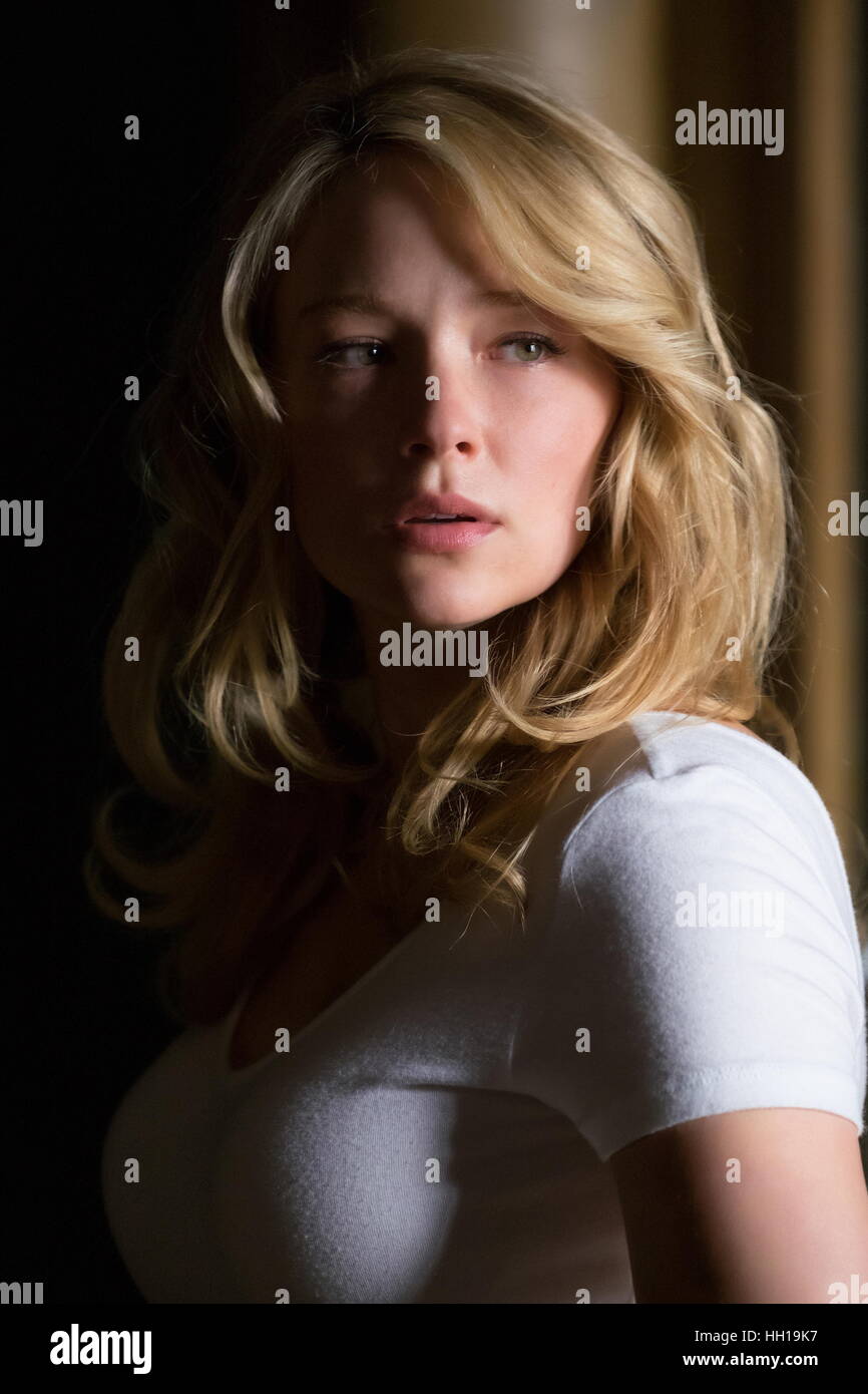 Erscheinungsdatum: 7. Oktober 2016 Titel: The Girl on The Train STUDIO: DreamWorks Bilder Direktor: Tate Taylor PLOT: eine geschiedene Frau verstrickt in eine fehlende Personen-Untersuchung, die verspricht, Schockwellen während ihres ganzen Lebens schicken Darsteller: Haley Bennett als Megan (Credit: © DreamWorks Pictures/Entertainment Bilder) Stockfoto