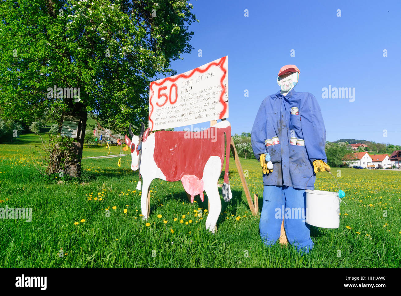 Ertl: Installation für Glückwünsche zum 50. Geburtstag, Puppe Mann, Mostviertel, Niederösterreich, Niederösterreich, Österreich Stockfoto