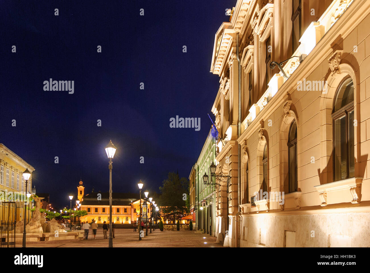 Esztergom (Gran): Marktplatz Szechenyi ter mit dem Rathaus (hinten), Komarom-Esztergom, Ungarn Stockfoto