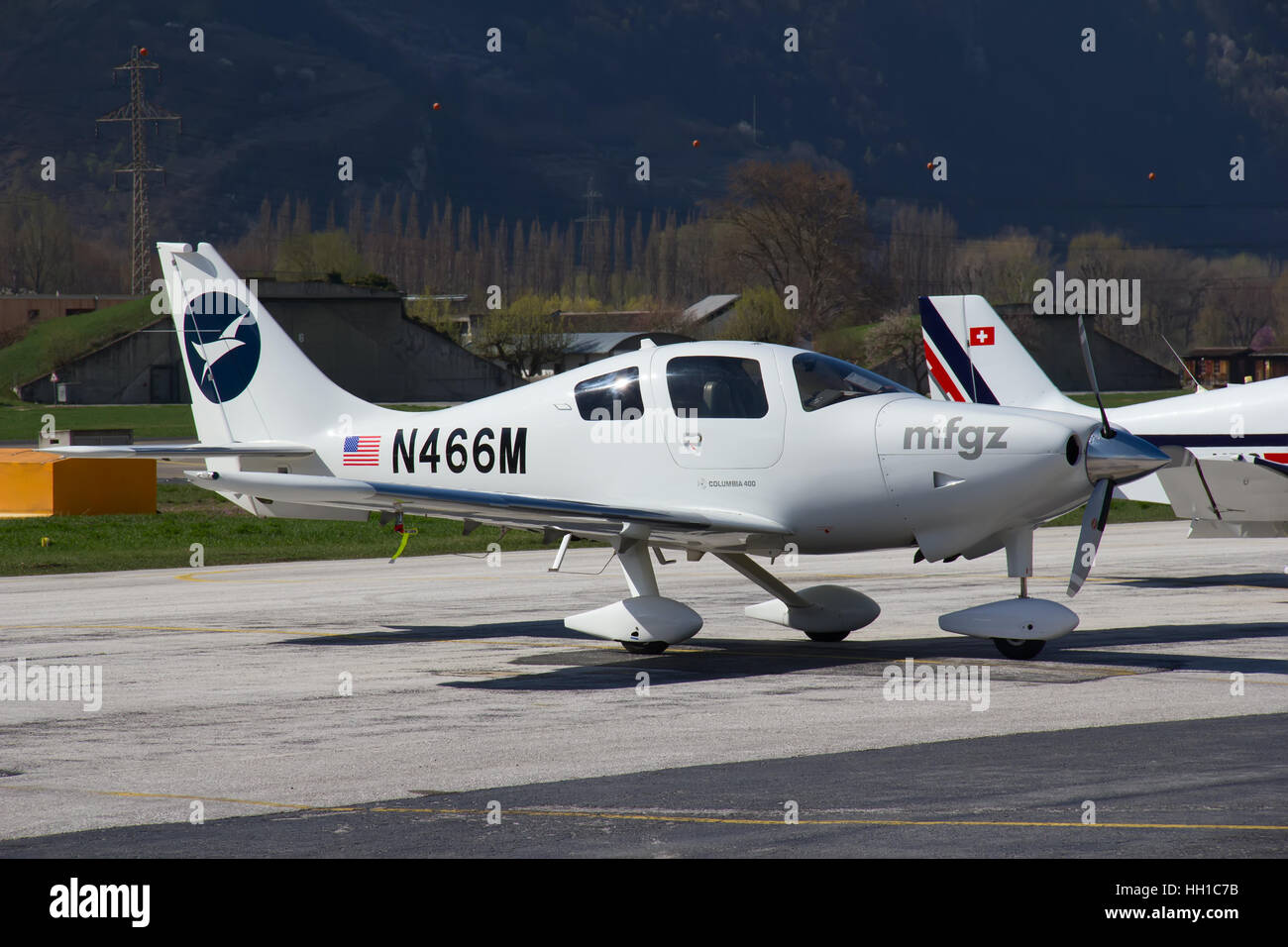 SION, Schweiz - März 30: Columbia-400 Vorbereitung für den Abflug am 30. März 2012 in Sion, Schweiz. Sion ist einer der Flughäfen busines Stockfoto