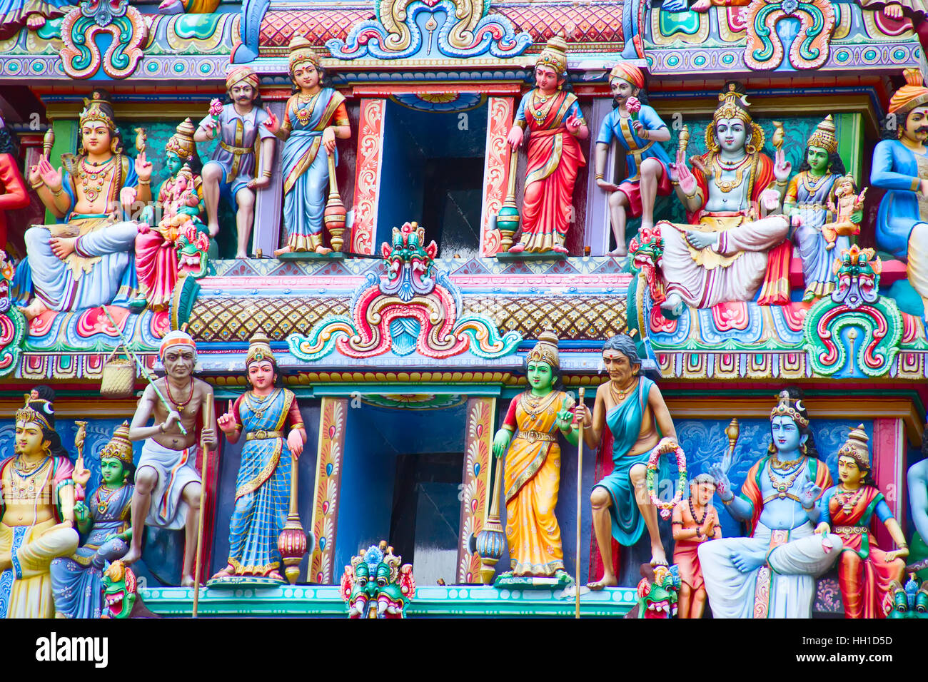 Fragment der Dekorationen der Hindu-Tempel Sri Mariamman in Singapur Stockfoto