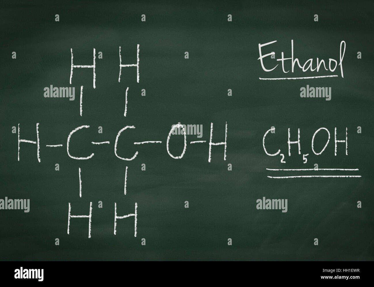 Chemische Formel von Ethanol auf einer Kreidetafel Stockfoto