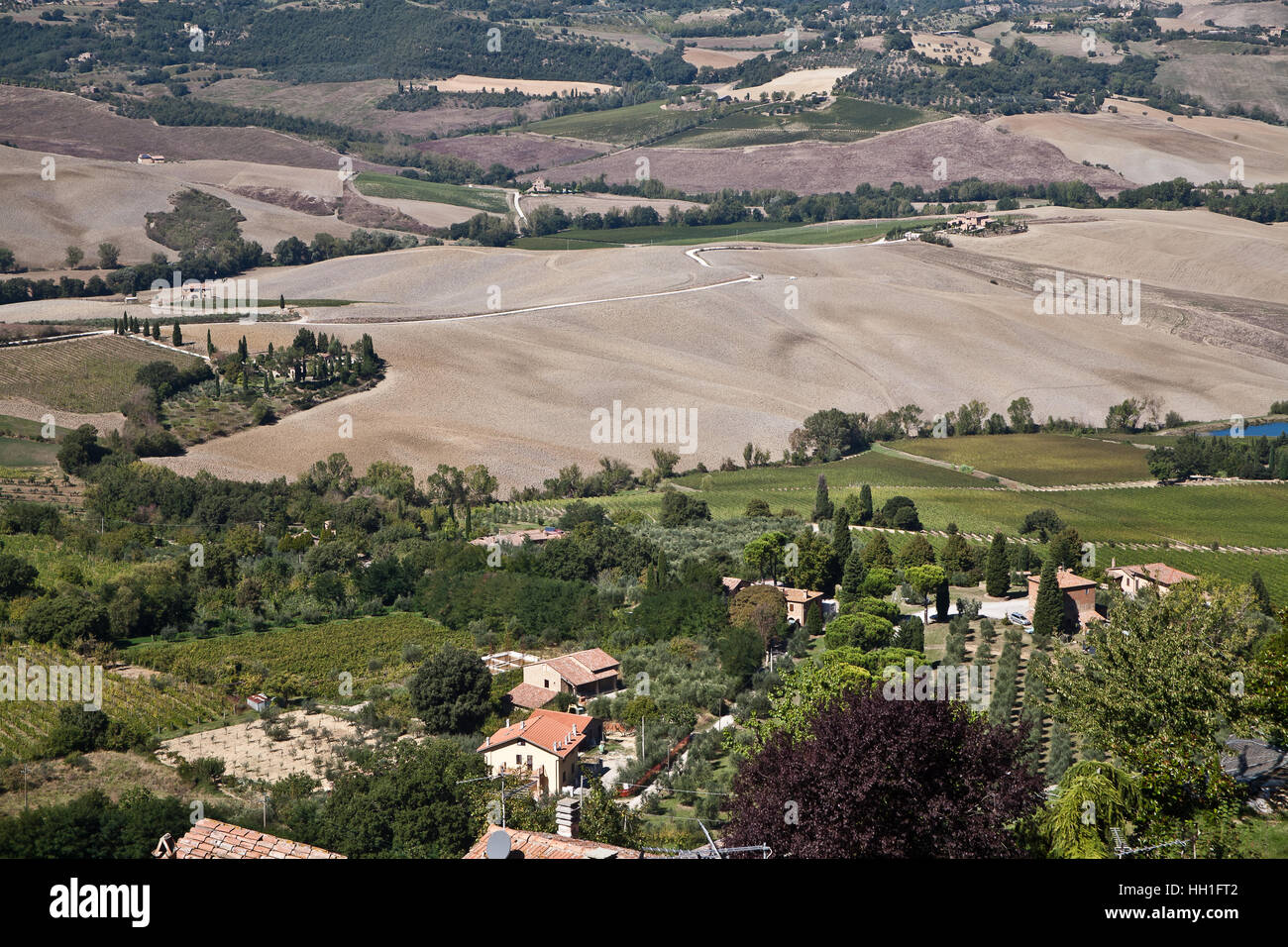 Toskana-Landschaft von Montepulciano gesehen. Stockfoto