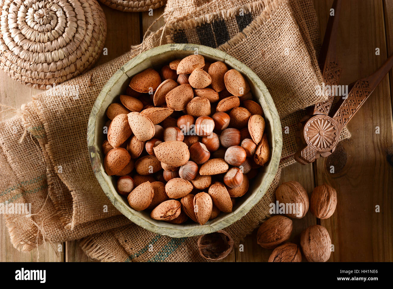 Mischung aus getrockneten Früchten in der Schale Stockfoto
