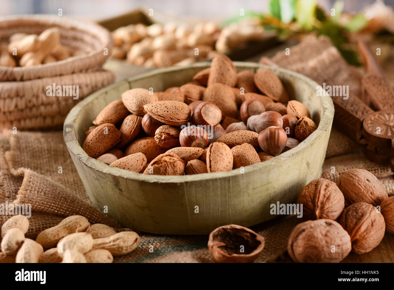 Mischung aus getrockneten Früchten in der Schale Stockfoto