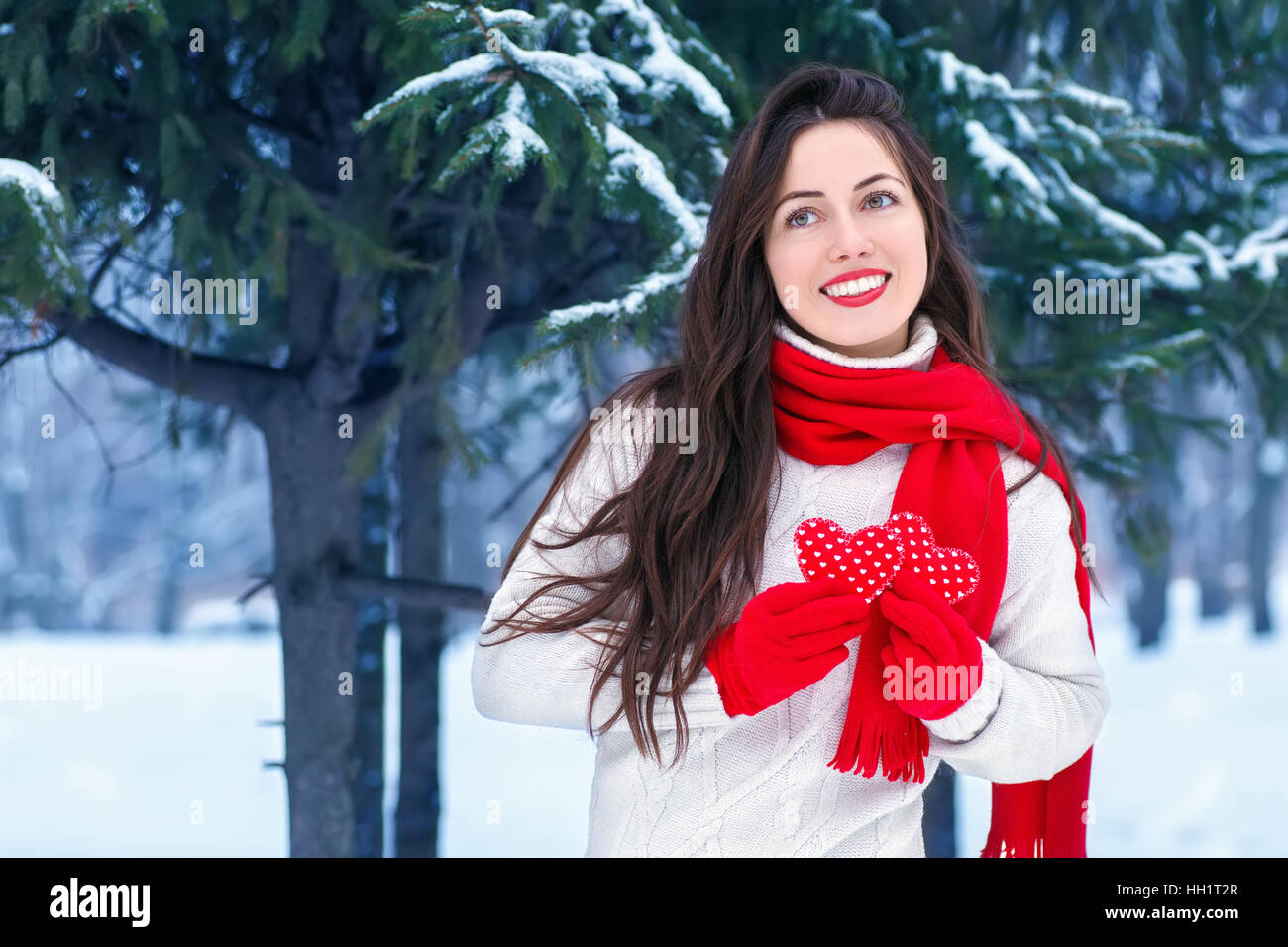 Porträt eines Mädchens im Winter im freien Stockfoto