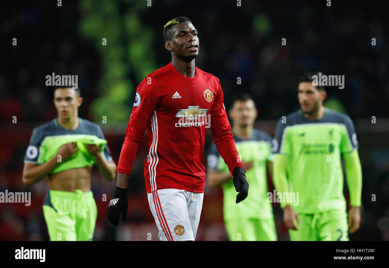 Manchester United Paul Pogba verlässt das Spielfeld zur Halbzeit während der Premier-League-Spiel im Old Trafford, Manchester. Stockfoto
