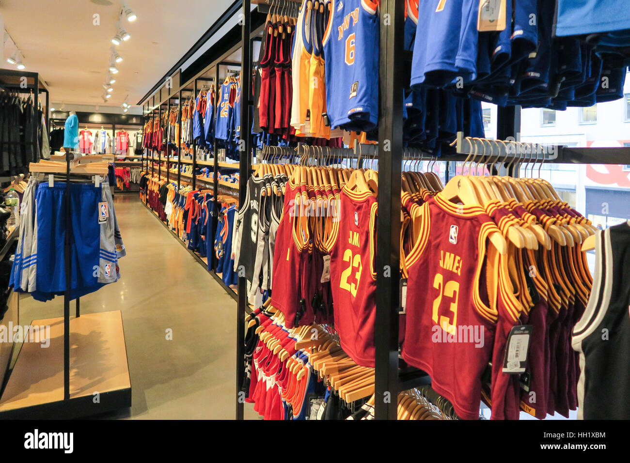 NBA Store auf der Fifth Avenue, New York, USA Stockfoto