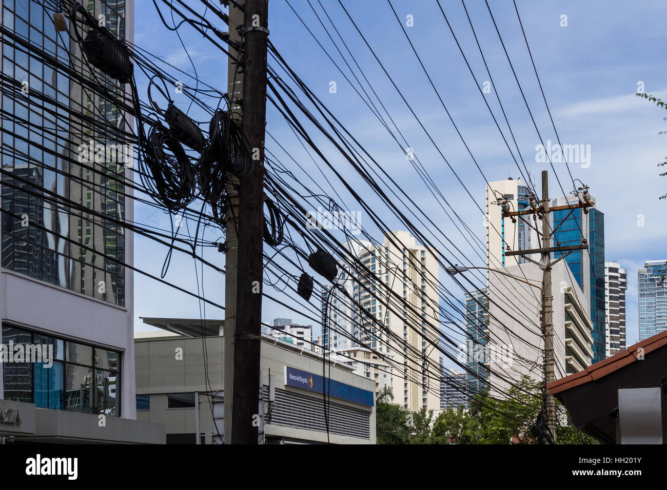 Panama-Stadt, Panama - Juni 08: Stromleitungen die Sicht in Panama-Stadt. 8. Juni 2016, Panama City, Panama. Stockfoto