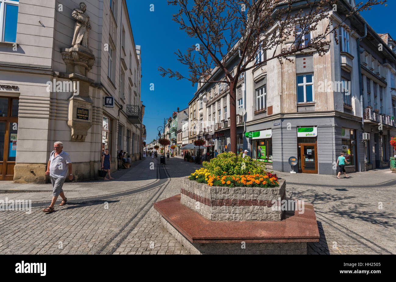 Ulica Jagiellonska Fußgängerzone an heißen Sommertag in Nowy Sacz, Kleinpolen, Polen Stockfoto