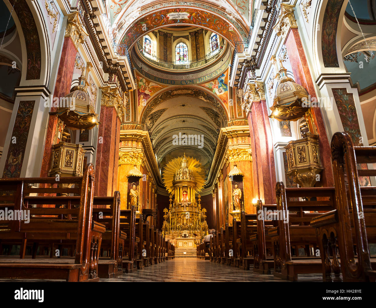Im Inneren der Kathedrale in Salta (Argentinien) Stockfoto