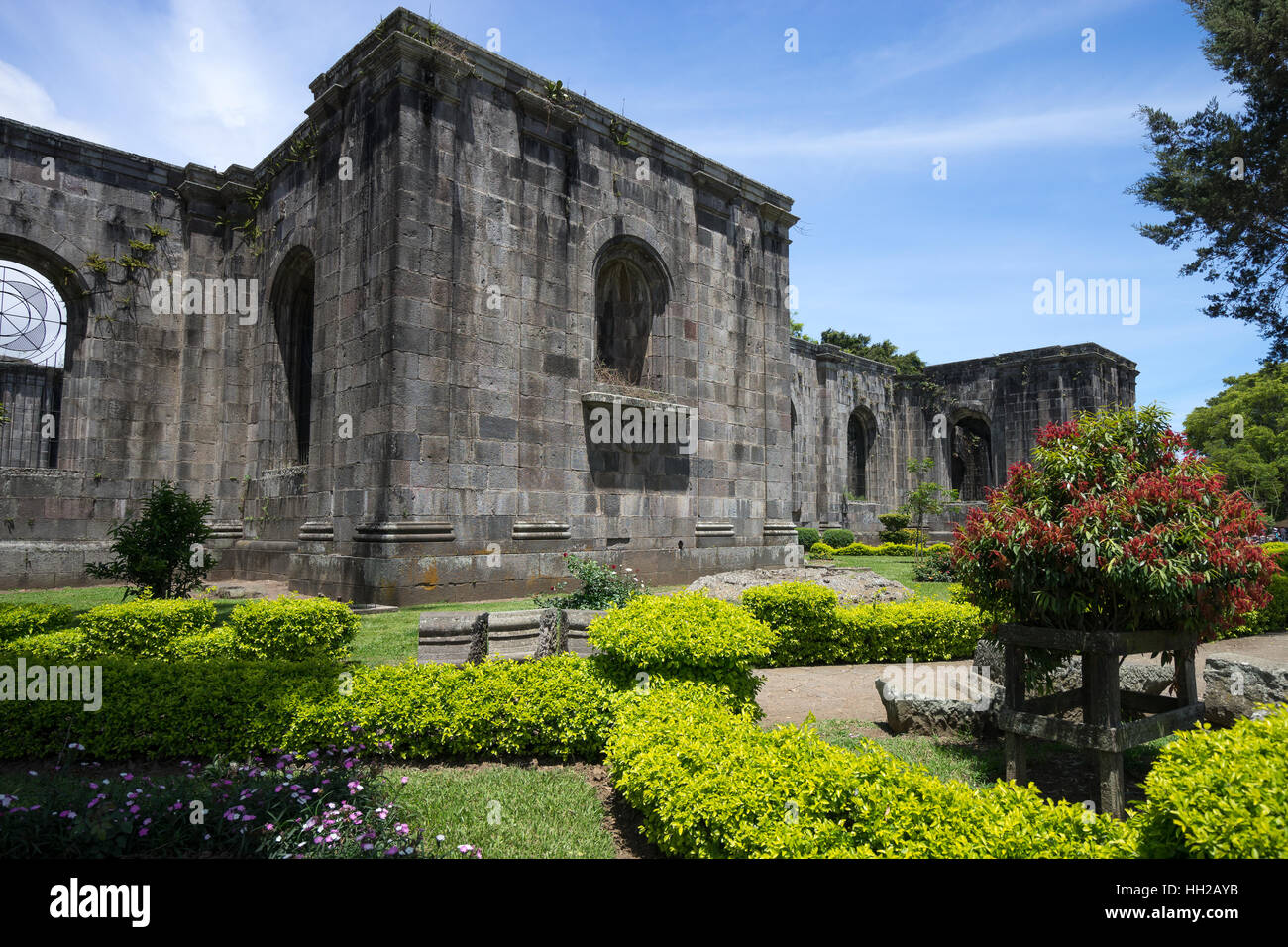 22. Mai 2016 Cartago, Costa Rica: Santiago Apostol Pfarrei Ruinen sind in der Tat einem unfertigen Gebäude durch ein Erdbeben beschädigt Stockfoto