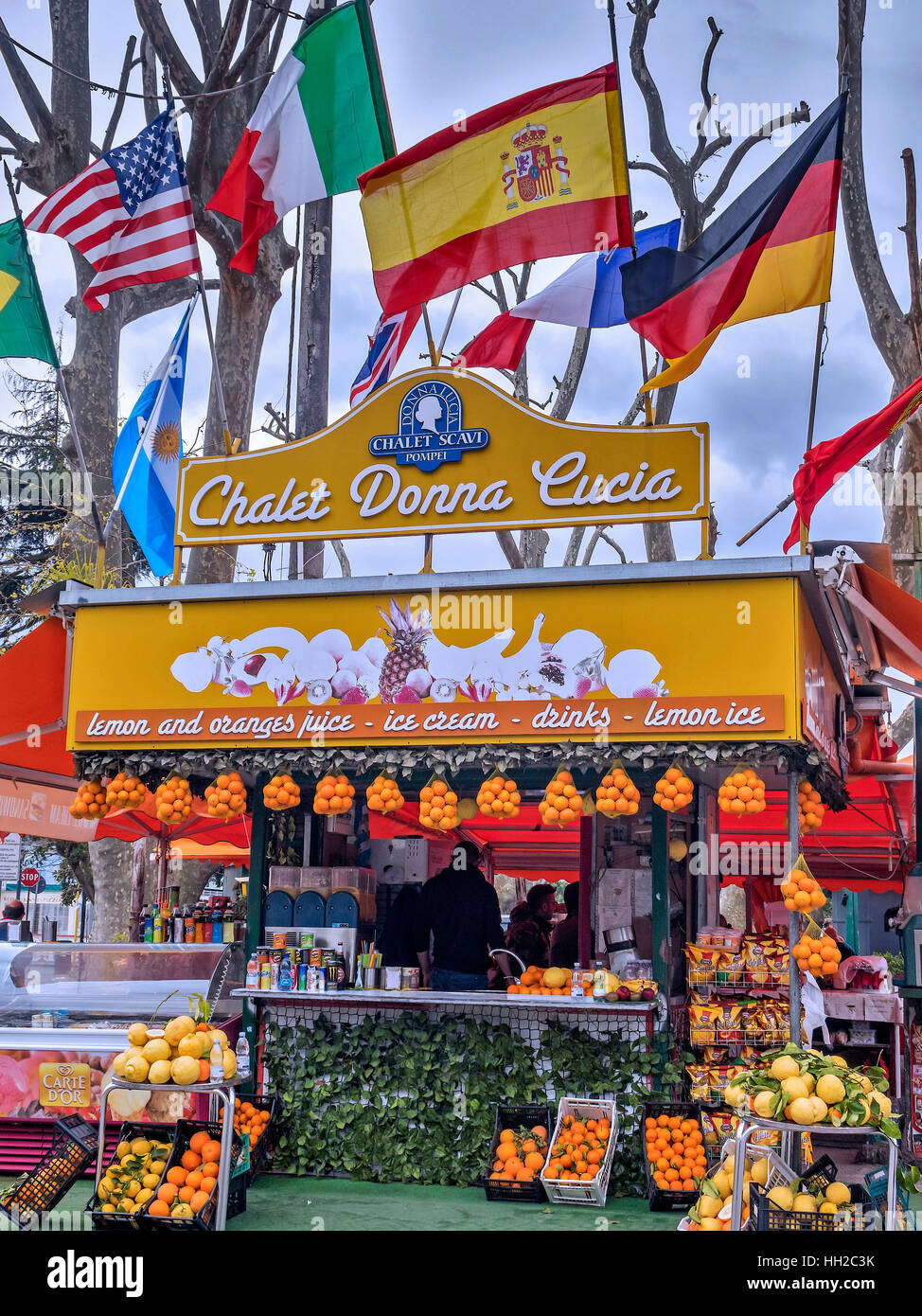 Kaufen Sie verkaufen Getränke und Obst Pompeji Kampanien Italien Stockfoto