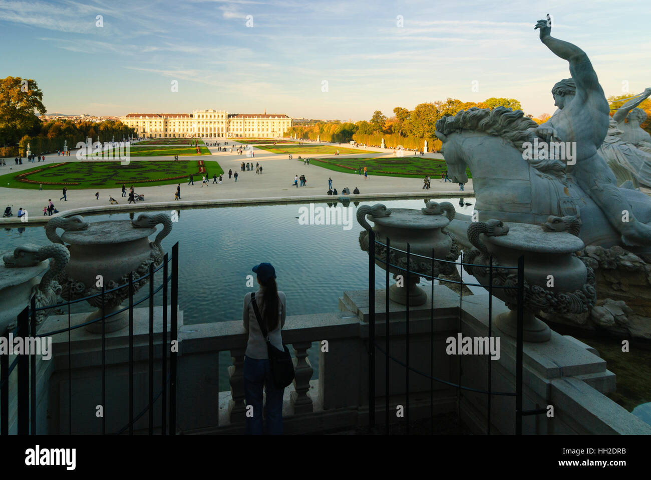 Wien, Wien: Schlosspark Schönbrunn, Aussehen von Neptuns gut zur Burg, 13., Wien, Österreich Stockfoto