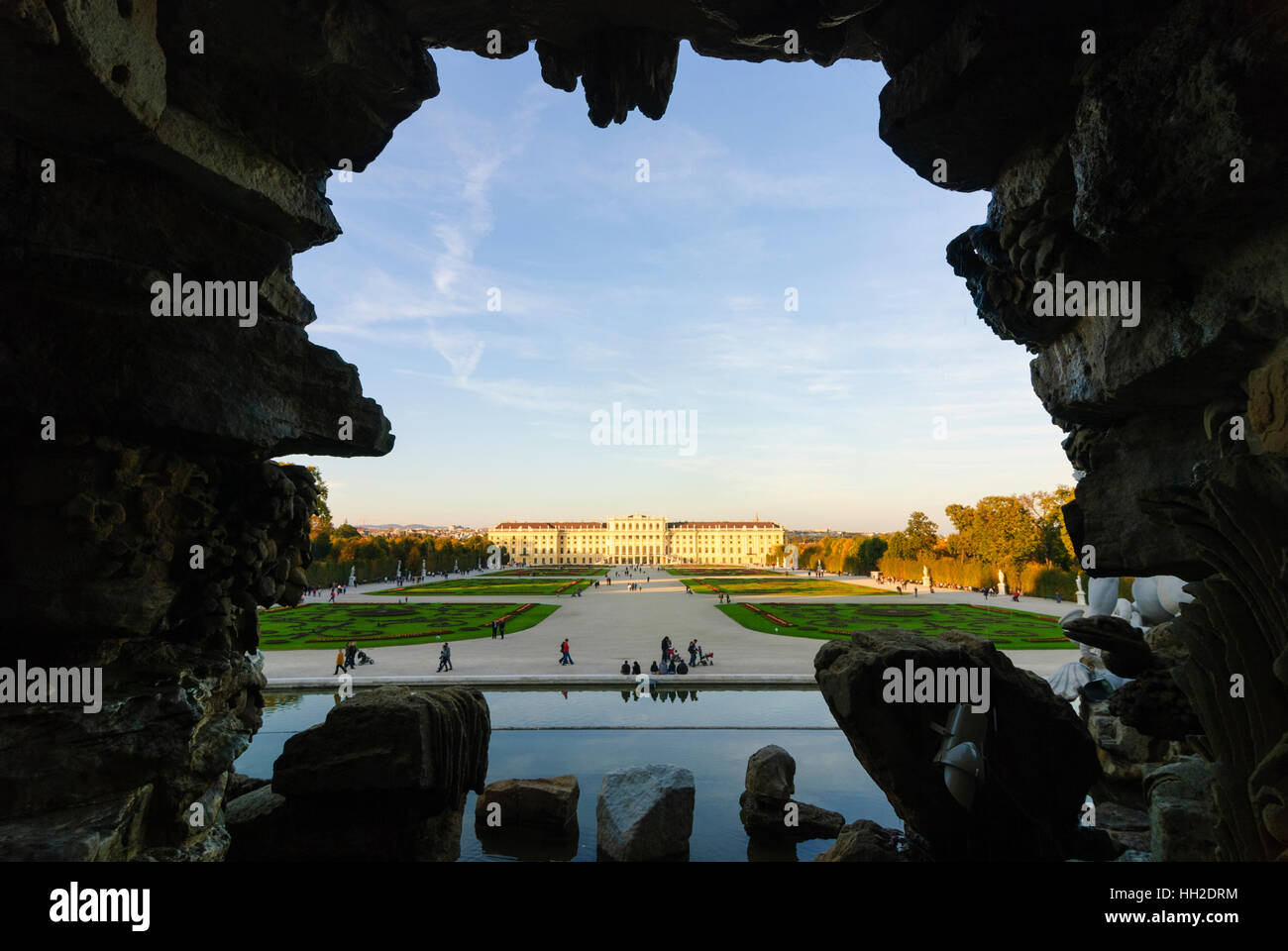 Wien, Wien: Schlosspark Schönbrunn, Aussehen von Neptuns gut zur Burg, 13., Wien, Österreich Stockfoto