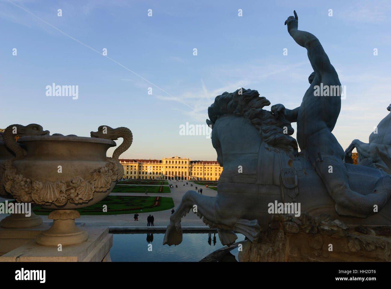 Wien, Wien: Schlosspark Schönbrunn, Aussehen von Neptuns gut zur Burg, 13., Wien, Österreich Stockfoto