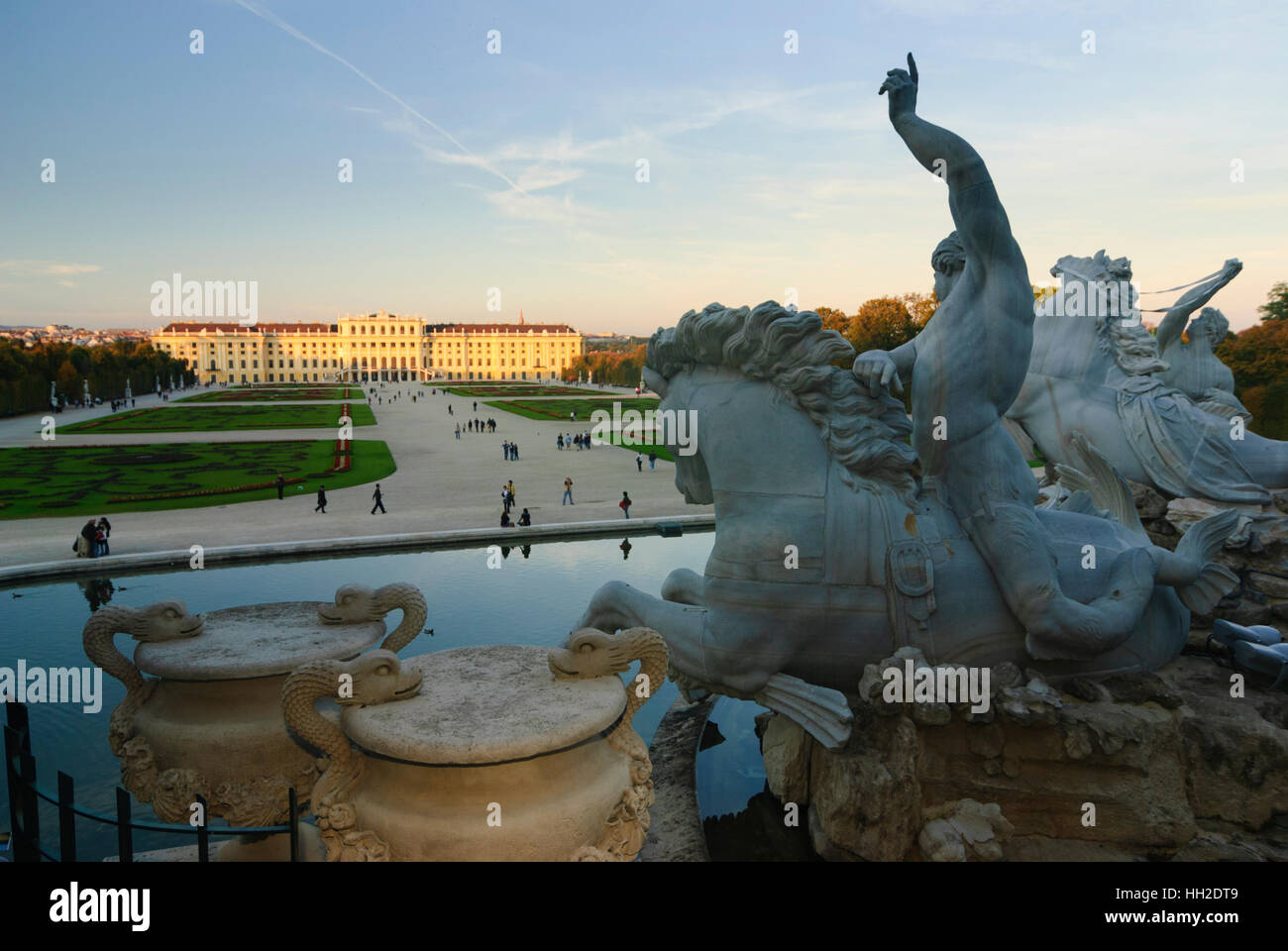 Wien, Wien: Schlosspark Schönbrunn, Aussehen von Neptuns gut zur Burg, 13., Wien, Österreich Stockfoto