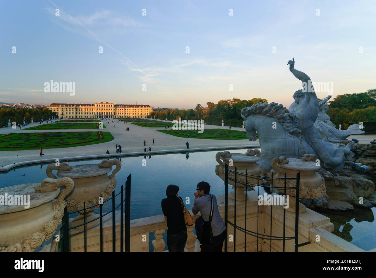 Wien, Wien: Schlosspark Schönbrunn, Aussehen von Neptuns gut zur Burg, 13., Wien, Österreich Stockfoto
