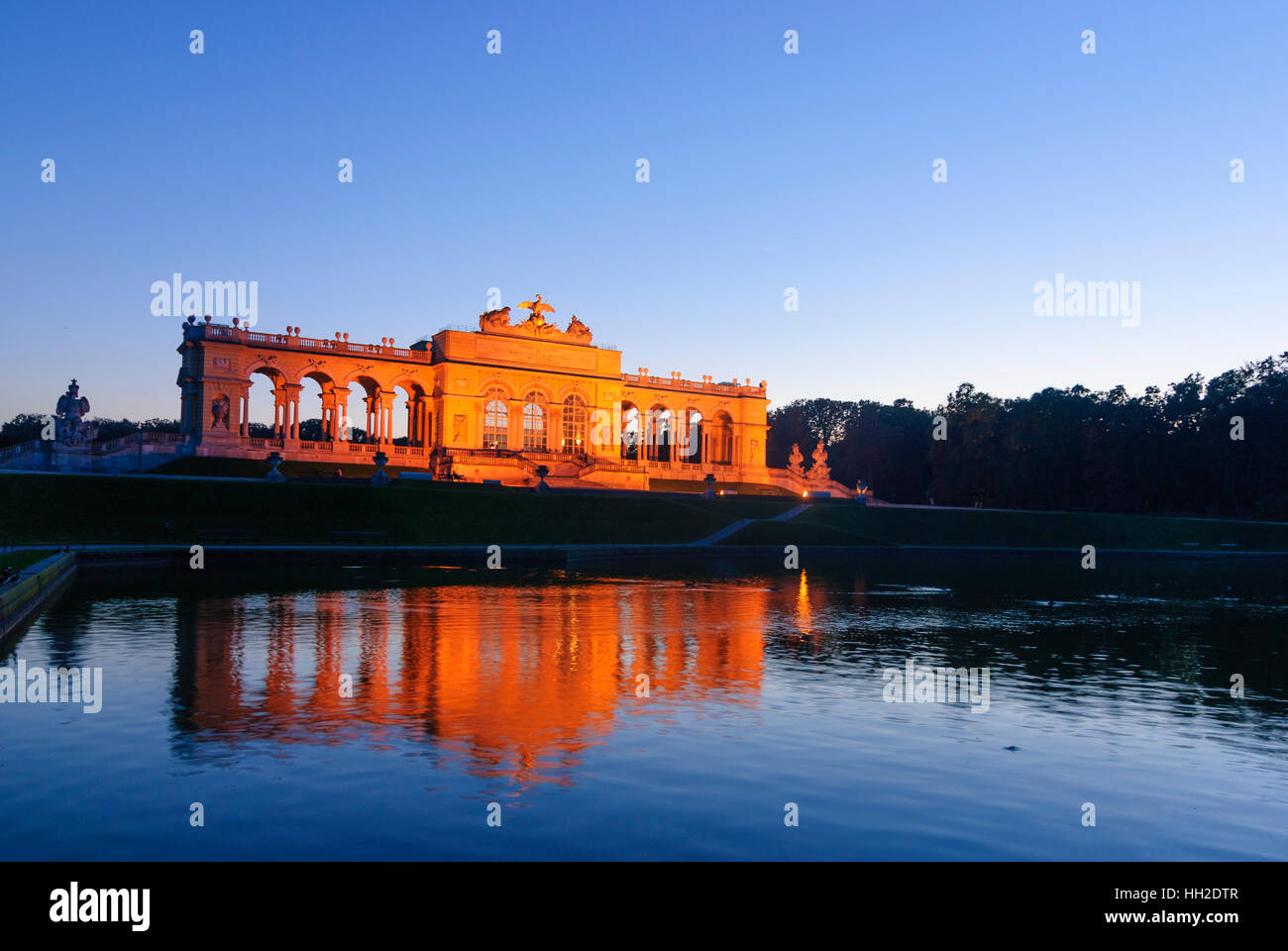 Wien, Wien: Schlosspark Schönbrunn, Aussehen von Neptuns gut zur Burg, 13., Wien, Österreich Stockfoto