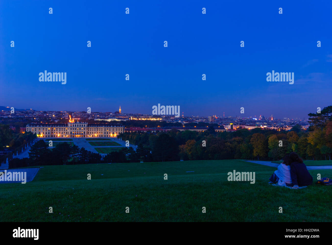 Wien, Wien: Schlosspark Schönbrunn, Blick auf die Burg und auf die Innenstadt, 13., Wien, Österreich Stockfoto