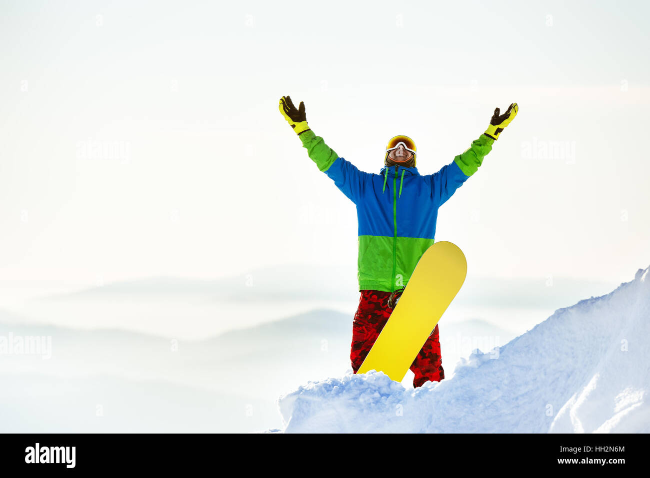 Glücklich Snowboarder Snowboard Berggipfel Stockfoto