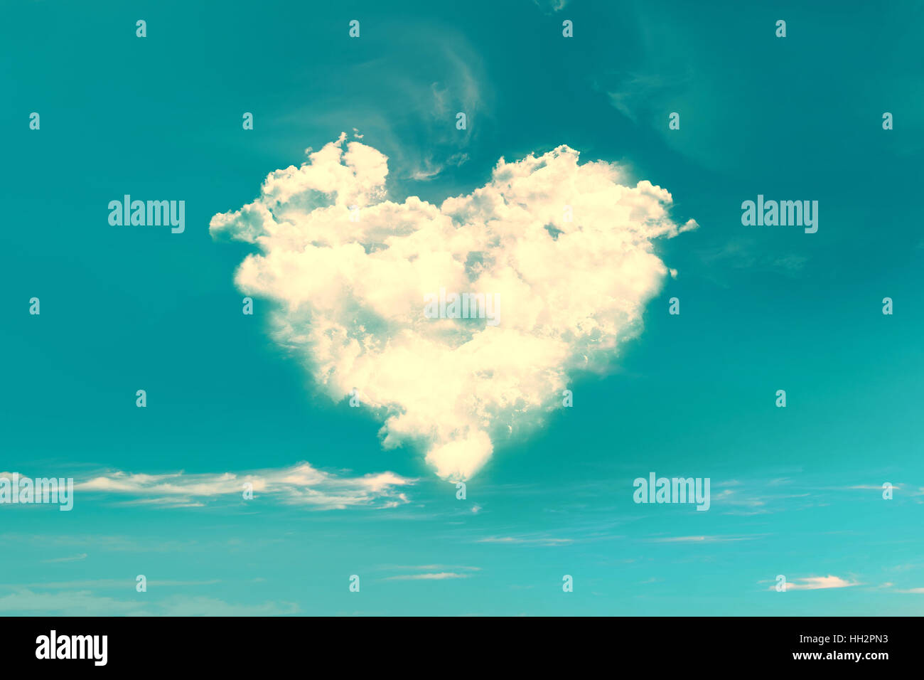 Wolken in der Form eines Herzens, Vintage Prozess Stockfoto