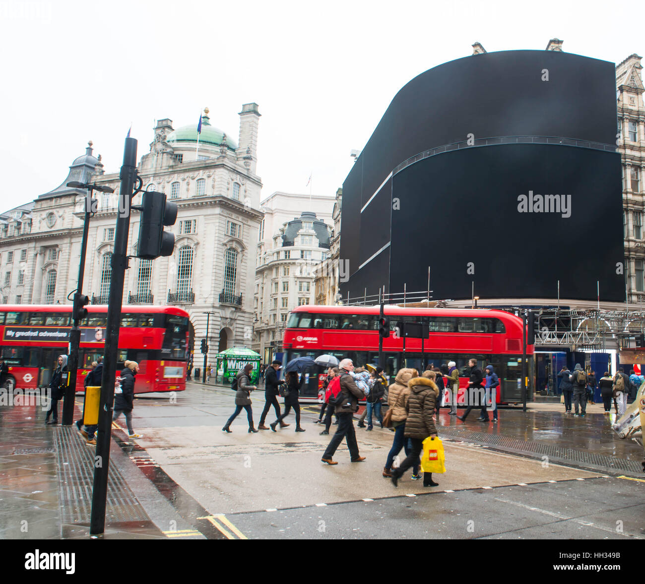 London, UK. 16. Januar 2017. Die Plakatwand Lichter am Piccadilly Circus für Renovierungen ausgeschaltet wurde und bleibt ausgeschaltet, bis in den Herbst. Michael Tubi / Alamy Live News Bildnachweis: Michael Tubi/Alamy Live-Nachrichten Stockfoto