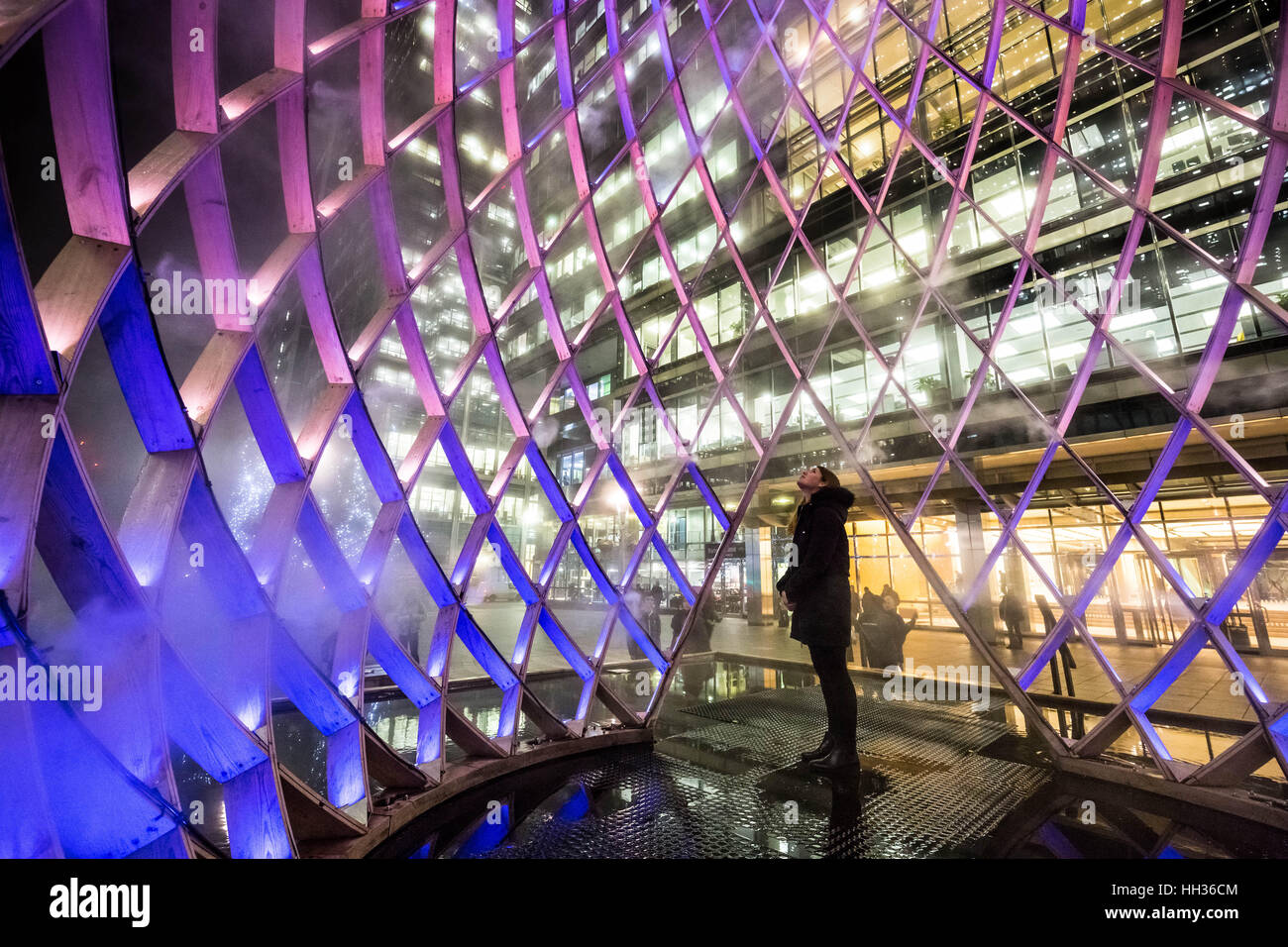 London, UK. 16. Januar 2017. Winter Lights interaktive Kunst-Installationen bei Canary Wharf © Guy Corbishley/Alamy Live News Stockfoto