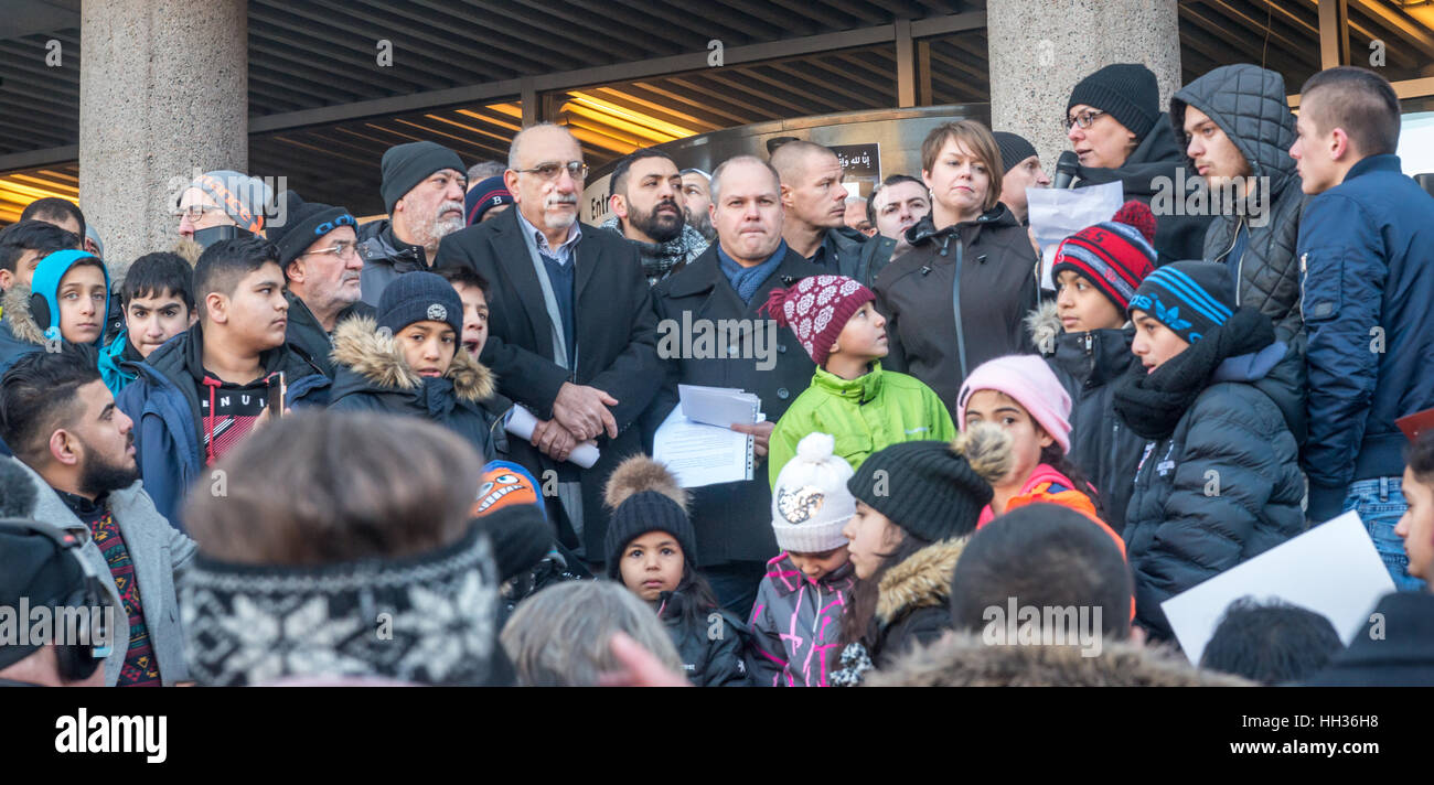 Malmö, Schweden. 16. Januar 2017. Die Stadt schockiert über den Mord an einem 16-jährigen Jungen im Rathaus für eine Kundgebung gegen Gewalt zu sammeln. Bildnachweis: Tommy Lindholm/Alamy Live-Nachrichten Stockfoto