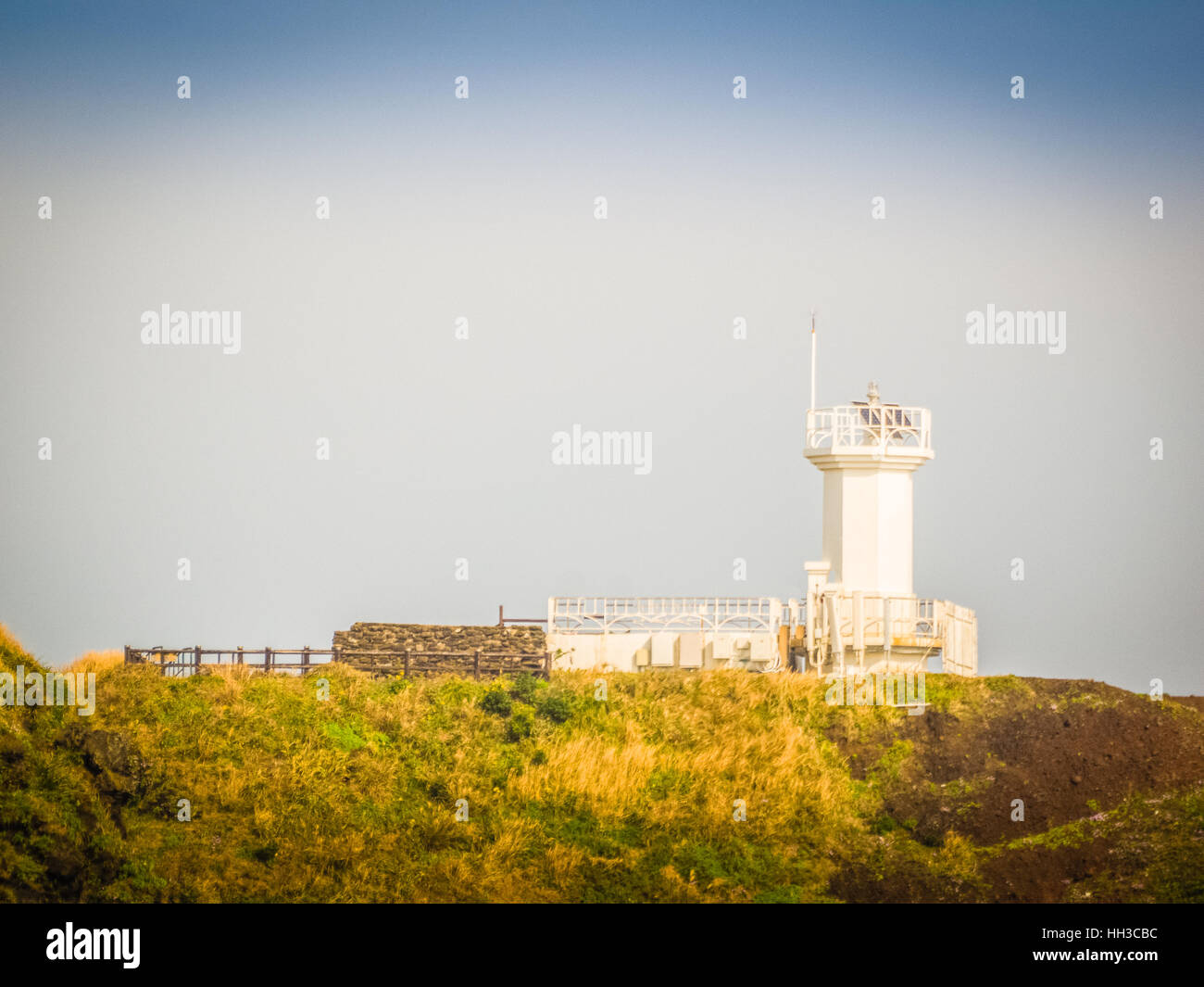 Leuchtturm, das Ziel von Trekking in Seopjikoji. Das Hotel liegt am Ende von der Ostküste der Insel Jeju, Südkorea Stockfoto