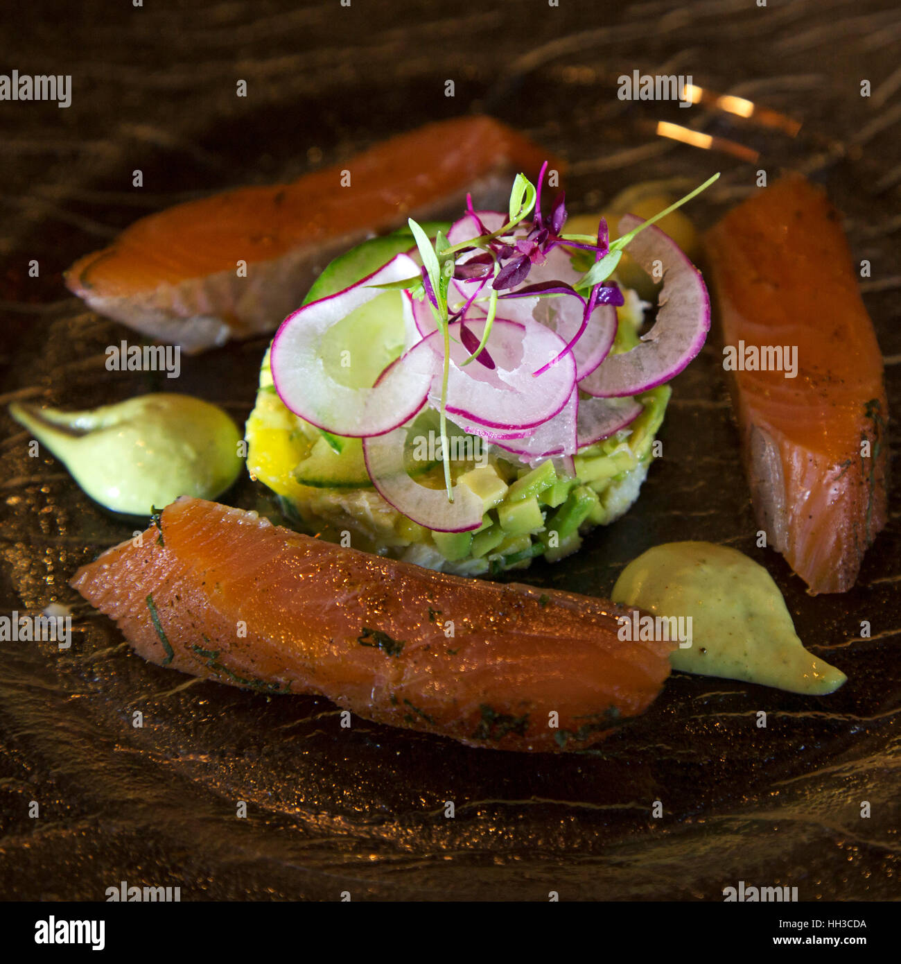 Lachs Zitronenbrioche und Cornish Krabben serviert im The Mint Room in Bristol, England. Stockfoto