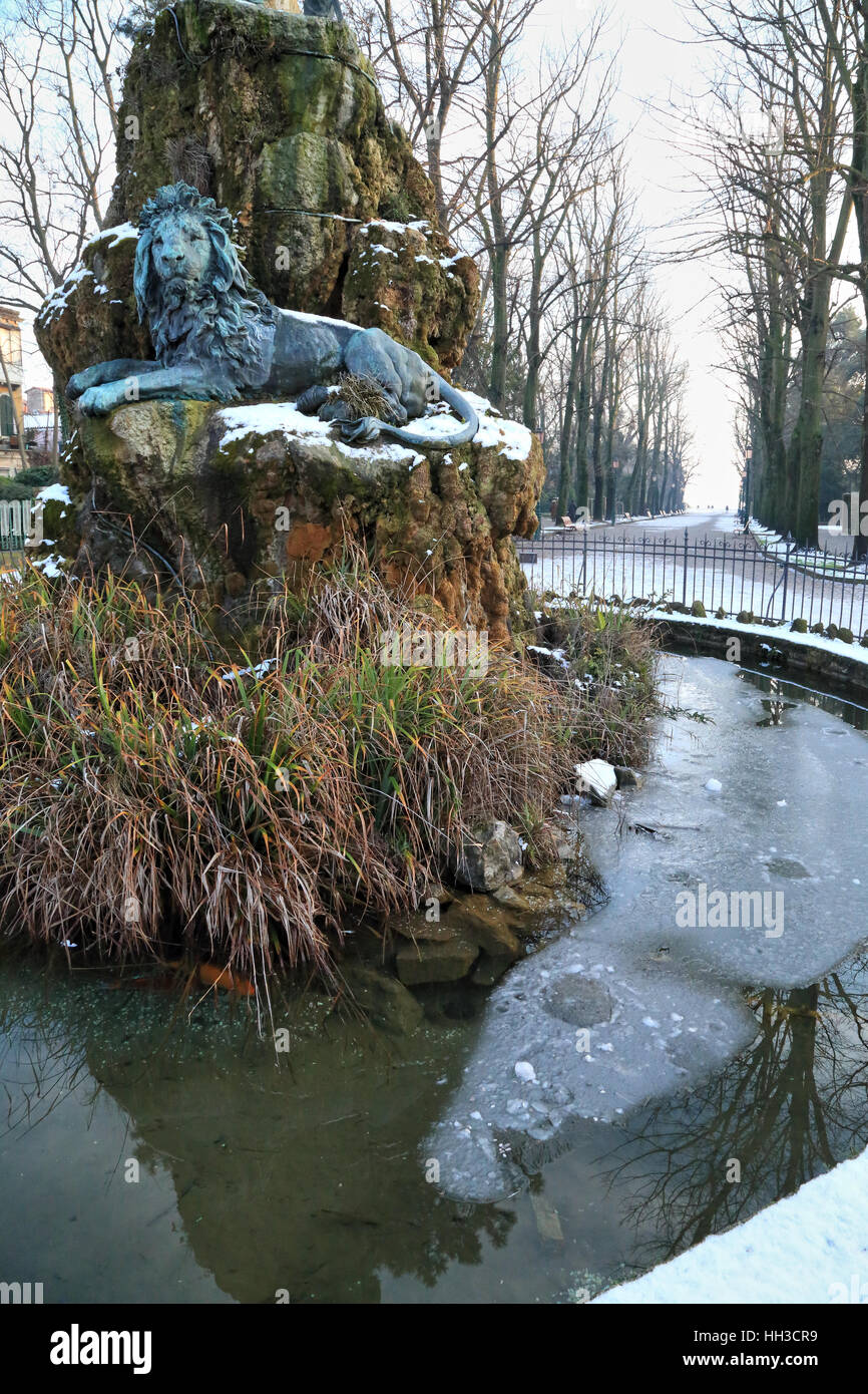 Schnee Winter in Venedig. Monumento ein Garibaldi, Viale Garibaldi Stockfoto